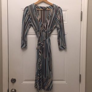 BCBGMaxazria Vertical Stripe V Neck Long Sleeve Dress EUC